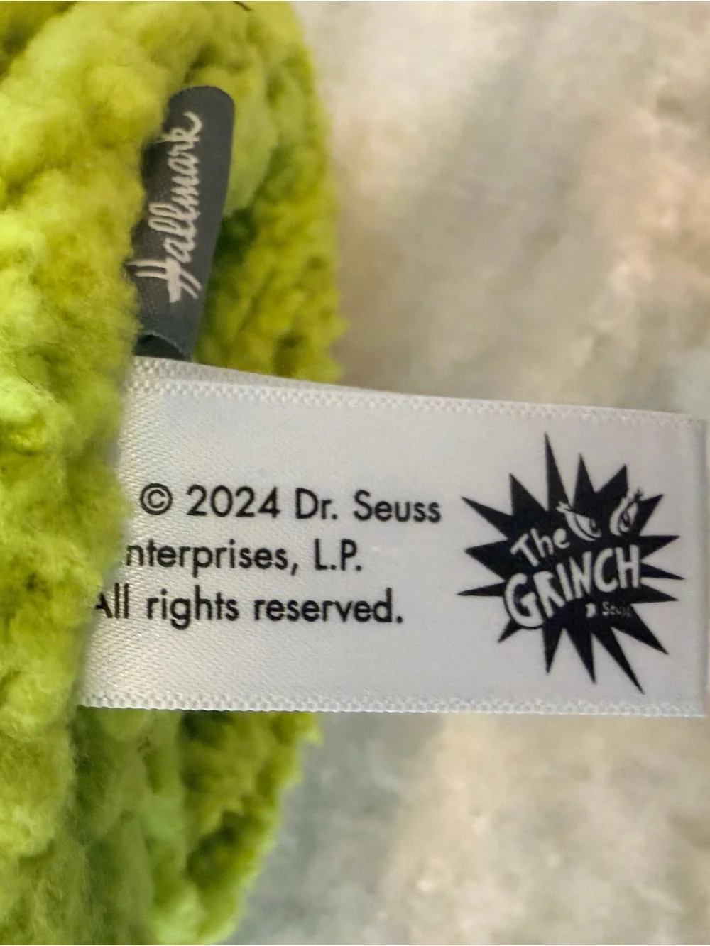 NWT Hallmark The Grinch Hooded Scarf Pockets Dr Seuss Christmas